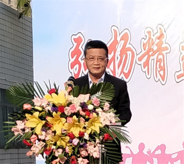 圖為梁軍同志作動(dòng)員講話(huà)。